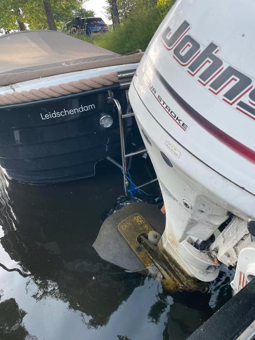 Merkloze stalen sloep, 6 meter lang, Watersport en Boten, Buiten- en Binnenboordmotoren, Gebruikt, Benzine, Buitenboordmotor, 5 tot 10 pk