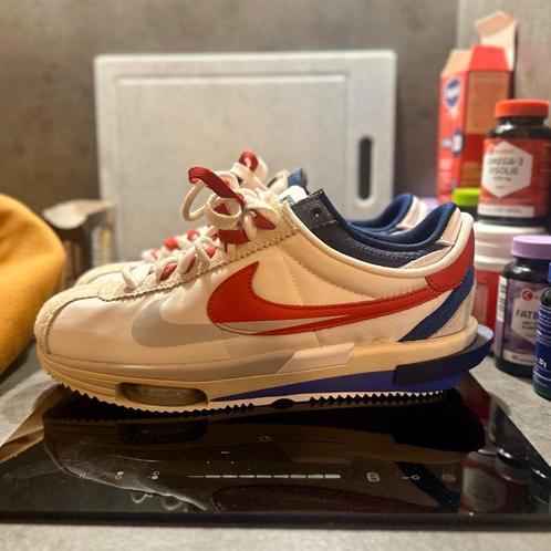 Nike Zoom Cortez SP sacai White/Red/Blue (maat 43), Kleding | Heren, Schoenen, Zo goed als nieuw, Sneakers of Gympen, Wit, Ophalen of Verzenden
