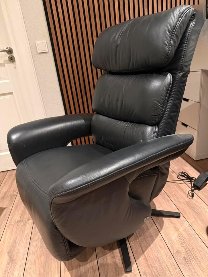 Voledig elektrische leren sta-op-stoel, Huis en Inrichting, Fauteuils, Zo goed als nieuw, Leer, 75 tot 100 cm, Minder dan 75 cm