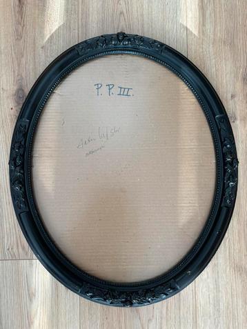 Ovale oude fotolijst. 57x47,5cm. Hout Zwart beschikbaar voor biedingen