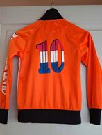 Trainingsjack maat 128 Leuk voor Koningsdag, Ophalen, Gebruikt, Jongen of Meisje, Trui of Vest