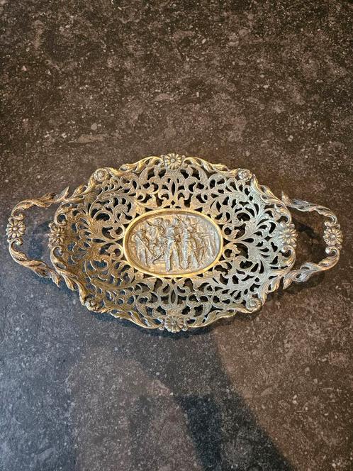 Verzilverde schaal met decoratie, Antiek en Kunst, Antiek | Schalen, Ophalen of Verzenden