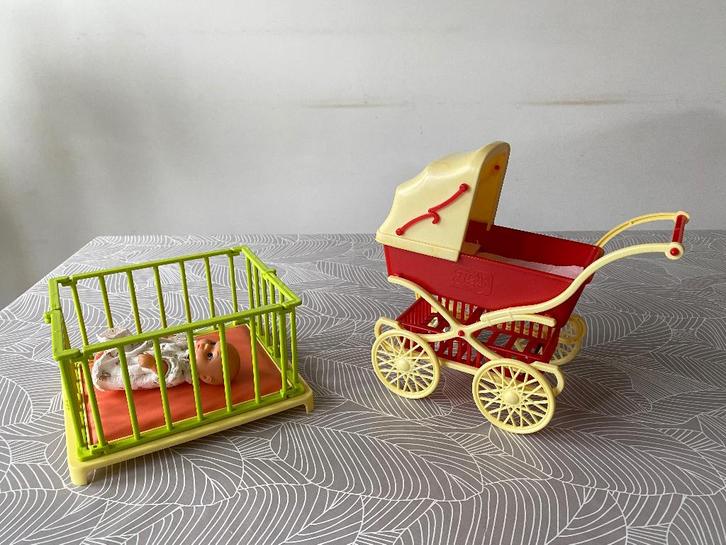 Vintage Fleur/Barbie kinderwagen en box, Kinderen en Baby's, Speelgoed | Poppen, Gebruikt, Barbie, Ophalen of Verzenden
