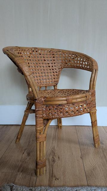 Rotan kinderstoel beschikbaar voor biedingen
