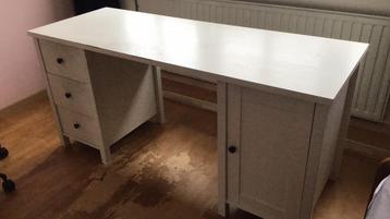 Bureau of buro met zwenkstoel