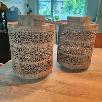 2 grote windlichten beschikbaar voor biedingen