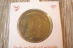 70 JAAR VREDE EN VRIJHEID PENNING IN COINCARD, Ophalen of Verzenden, Koningin Beatrix, Overige waardes, Losse munt