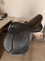 Zwart Wintec Jump 500 17 inch springzadel Cair, Dieren en Toebehoren, Paarden en Pony's | Zadels, Ophalen, Zo goed als nieuw, Dressuur