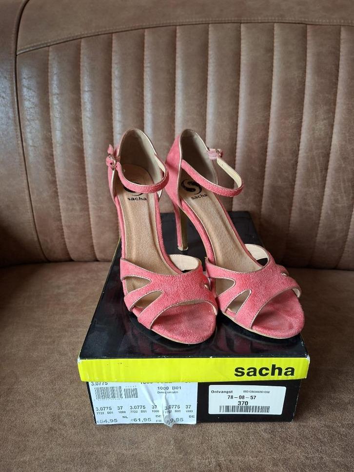 Mooie open koraalrode schoentjes met hoge hak maat 37 !!, Kleding | Dames, Schoenen, Gedragen, Zwart, Ophalen of Verzenden