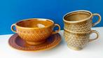 Vintage Pagnossin kopjes en soepkom met reliëf/Italy, Huis en Inrichting, Keuken | Servies, Ophalen of Verzenden, Gebruikt, Kop(pen) en/of Schotel(s)
