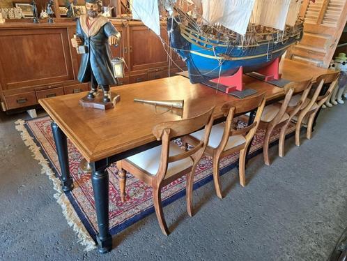 Super mooie stamtafel tafel 300 cm lang en metalen onderstel, Antiek en Kunst, Antiek | Meubels | Tafels, Ophalen