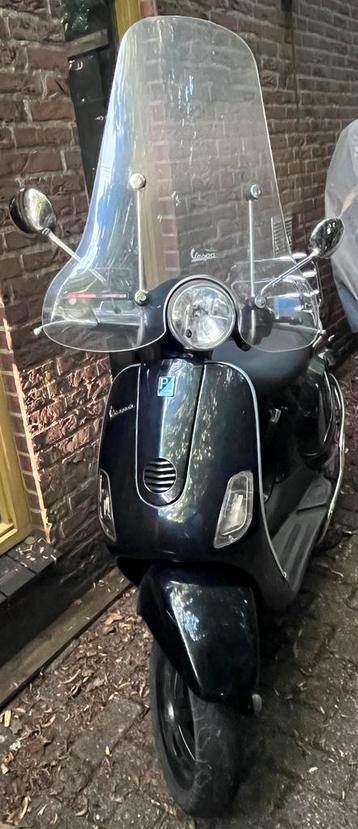 Vespa LX50 4T | zwart| hoog scherm| beugels beschikbaar voor biedingen