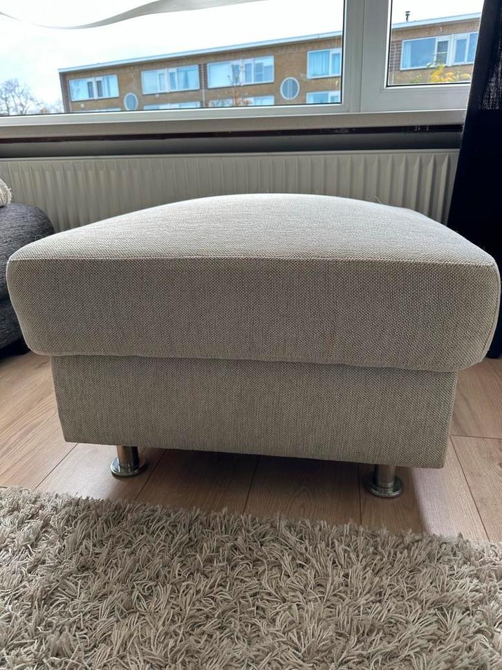 IKEA Poef/Hocker Grijs/Beige met Opbergruimte, Huis en Inrichting, Banken | Voetenbanken en Poefen, Zo goed als nieuw, 50 tot 75 cm