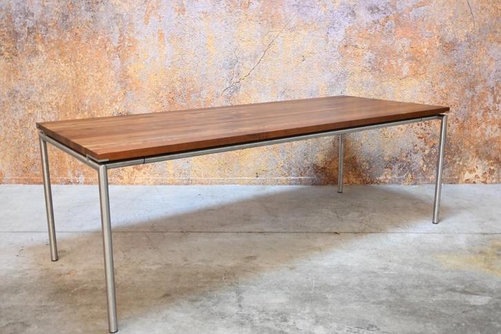 ZGANieuw! notenhouten Bert Plantagie Style design tafel, Huis en Inrichting, Tafels | Eettafels, Zo goed als nieuw, 50 tot 100 cm