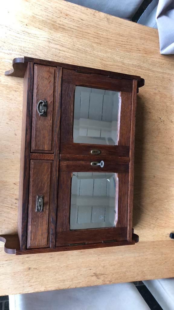 Antiek eiken medicijnkastje 49 br 31/43 h 13 d cm., Antiek en Kunst, Antiek | Meubels | Kasten, Ophalen of Verzenden