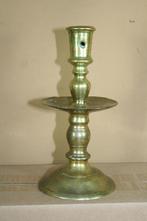 Antiek koperen / bronzen schijf kandelaar 17e / 18e eeuw, Antiek en Kunst, Antiek | Kandelaars, Ophalen of Verzenden, Koper of Brons