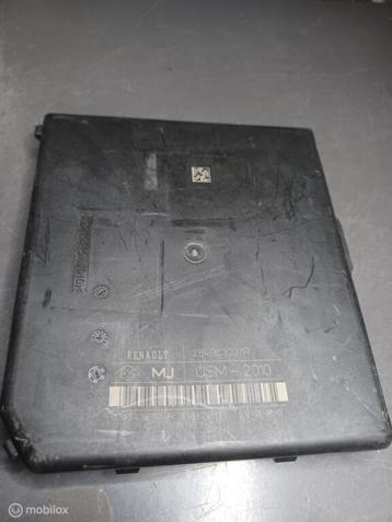 Zekeringenkast motorruimte Renault Master bestel 284b63007r beschikbaar voor biedingen