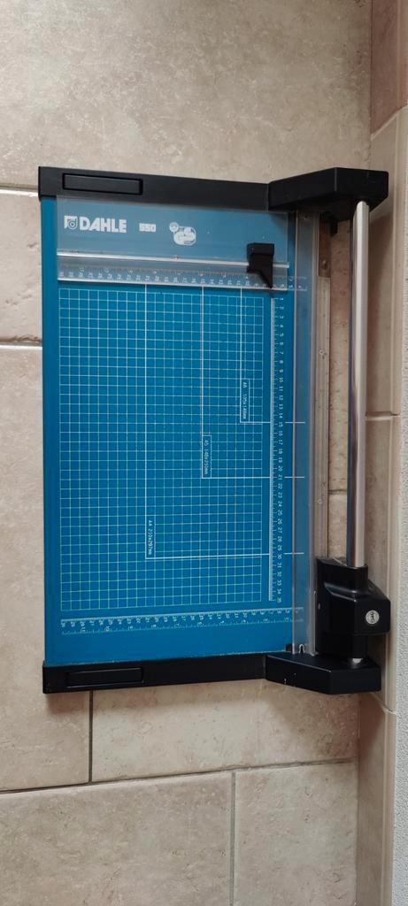 Dahle 550 Papiersnijder - A4 Formaat, Antiek en Kunst, Antiek | Kantoor en Zakelijk, Ophalen of Verzenden