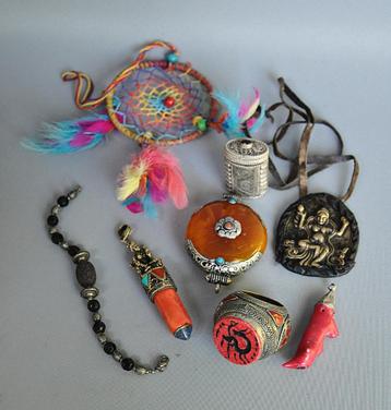 Lot Tibetaanse/Nepal sieraden, Nepal, 2e helft 20e eeuw  beschikbaar voor biedingen