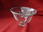 Sjölaglas vaas met signatuur en ingeblazen decor, Gebruikt, Overige kleuren, Ophalen of Verzenden, Glas