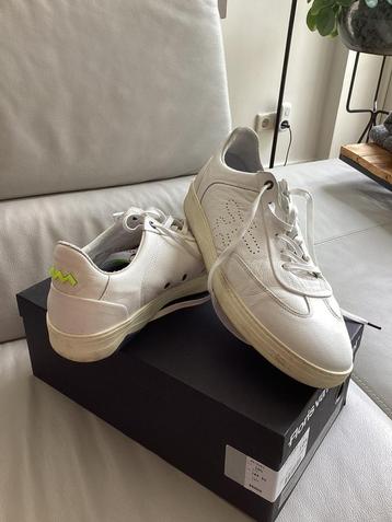 Floris van Bommel sneakers beschikbaar voor biedingen