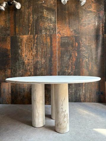 Vintage design eettafel marmer beschikbaar voor biedingen
