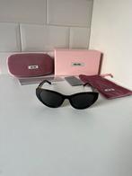 Miu Miu Zonnebril - Stijlvol en Elegant!, Zonnebril, Ophalen of Verzenden, Zo goed als nieuw, Prada