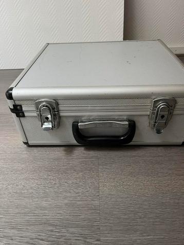 Pokerset  beschikbaar voor biedingen