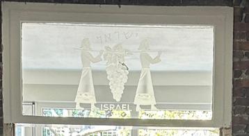 Hand gegraveerde ruit 'Israel' met hebreeuwse inscriptie beschikbaar voor biedingen