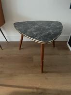 Vintage Bijzettafel/Salontafel - Driehoek Vorm, Gebruikt, 55 tot 75 cm, Overige vormen, Hout