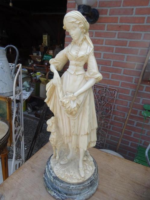 prachtig Frans albasten beeld van vrouw, Antiek en Kunst, Kunst | Beelden en Houtsnijwerken, Ophalen