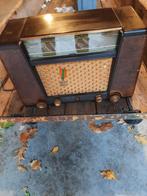 Oude radio met avondvierdaagse medaille, Ophalen