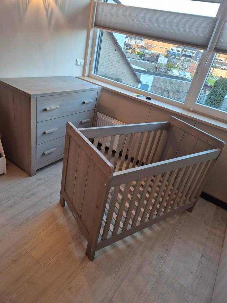 Bopita Ledikant & Commode - massief hout Grey Wash, Kinderen en Baby's, Kinderkamer | Complete kinderkamers, Gebruikt, Jongetje of Meisje