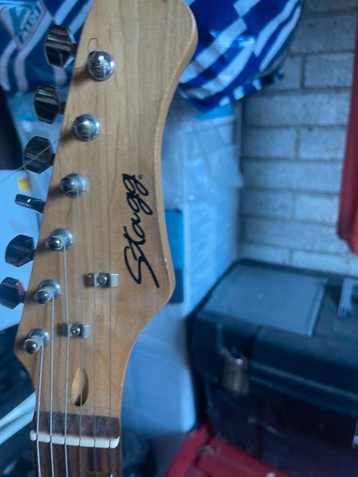 Gitaarset met Stagg gitaar en Volcano versterker, Muziek en Instrumenten, Versterkers | Bas en Gitaar, Gebruikt, Gitaar, Minder dan 50 watt