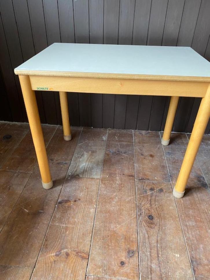 Oersterke, stabiele kindertafeltjes uit school, Kinderen en Baby's, Kinderkamer | Tafels en Stoelen, Gebruikt, Stoel(en), Ophalen