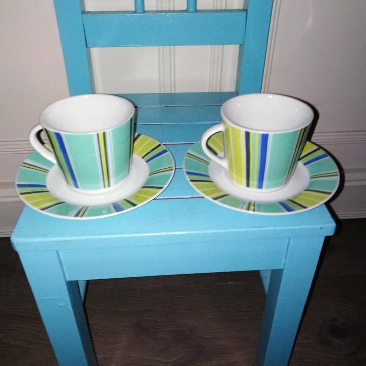 Kop en schotels met gekleurde streepjes 2 stuks, Huis en Inrichting, Keuken | Servies, Gebruikt, Kop(pen) en/of Schotel(s), Overige stijlen