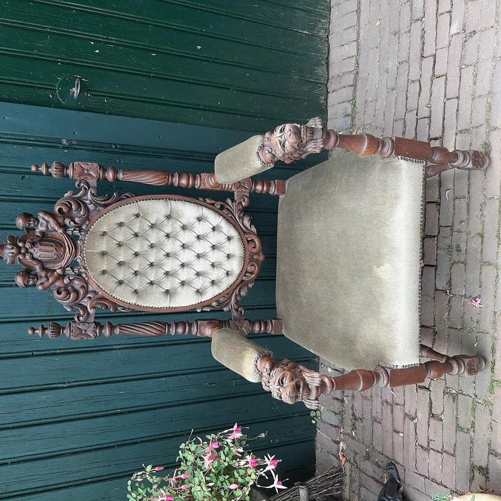 Antieke kasteel stoel houtsnijwerk letter W van Willem, Antiek en Kunst, Antiek | Meubels | Stoelen en Banken, Ophalen