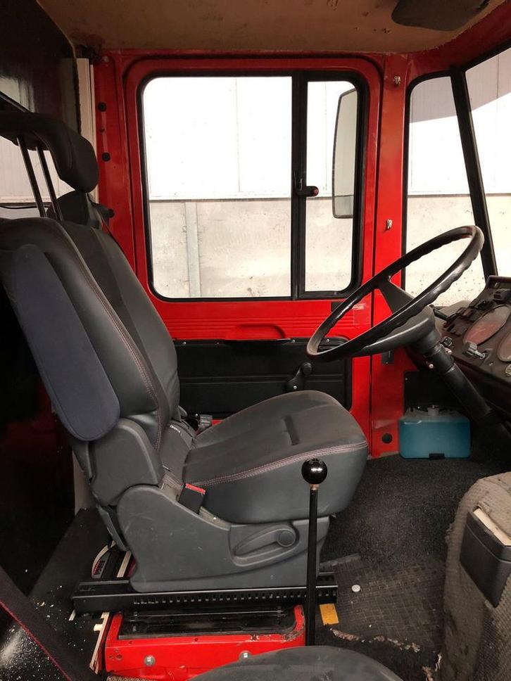 Zeer mooie stoelen zwart h.leer rode stiksel ex brandweerbus, Auto-onderdelen, Interieur en Bekleding, Gebruikt, Ophalen of Verzenden