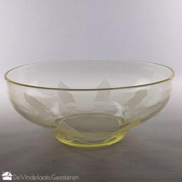 Lichtgele geëtste glazen saladeschaal beschikbaar voor biedingen