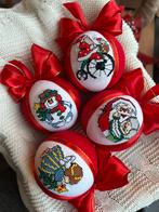 Kerstbal 8 cm. Handgemaakt met Machineborduurwerk., Ophalen of Verzenden, Nieuw