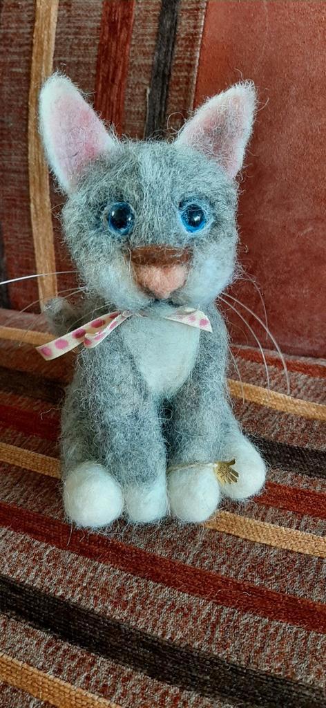 Genaaldvilt Katje Kitten Poesje wol naaldvilten handgemaakt, Hobby en Vrije tijd, Vilt, Nieuw, Wolvilt, Ophalen of Verzenden