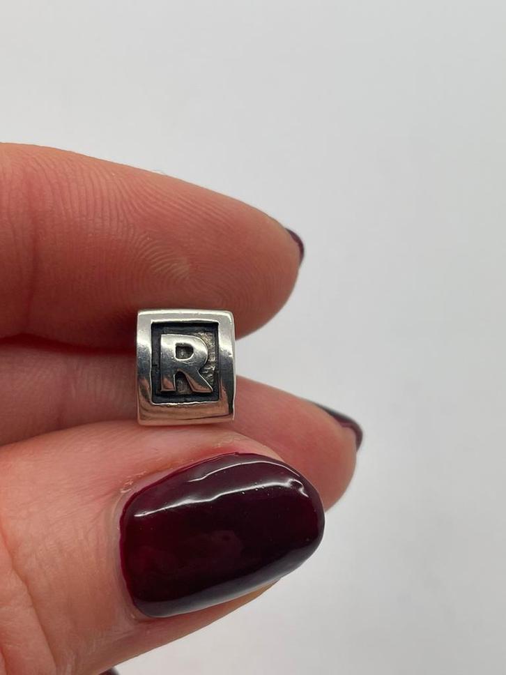 B54 Pandora zilveren bedel letter R, Sieraden, Tassen en Uiterlijk, Bedels, Pandora, Zilver, 1 bedel, Ophalen of Verzenden