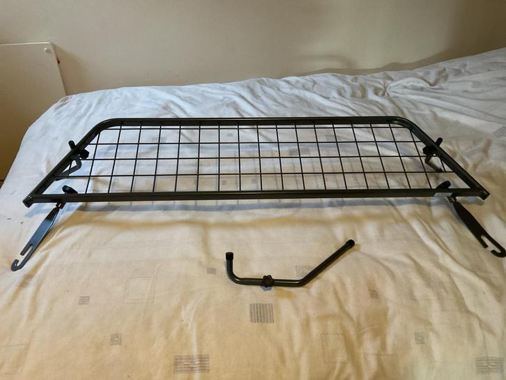 Hondenrek Peugeot 2008. Grijs metaal. Merk Trav All. Gratis, Auto diversen, Hondenrekken