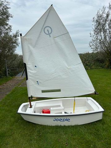 Optimist Dragon Marine compleet met beschermhoes en trailer beschikbaar voor biedingen