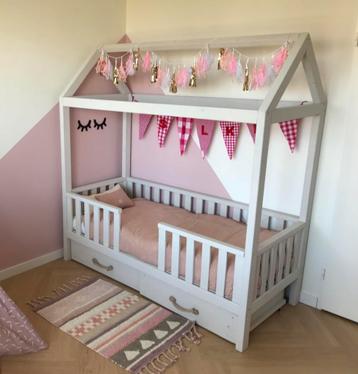 Kidzzz Bedhuis Sterre met lades, lattenbodem en matras beschikbaar voor biedingen