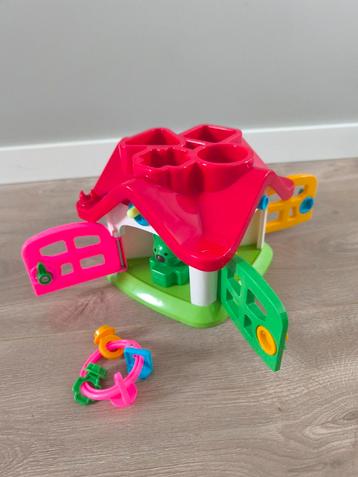 Educatief vormenstoof met sleutels beschikbaar voor biedingen