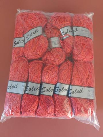 Soleil Lammy Yarns Holland rood.  beschikbaar voor biedingen