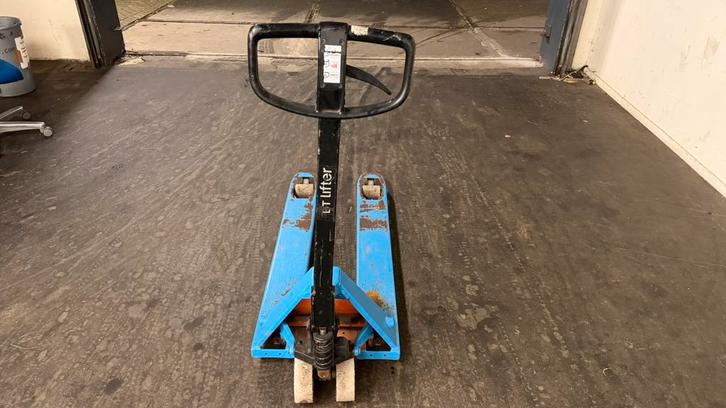 Handmatige pompwagen – werkt goed – direct inzetbaar, Doe-het-zelf en Verbouw, Gereedschap | Overige machines, Gebruikt, Ophalen