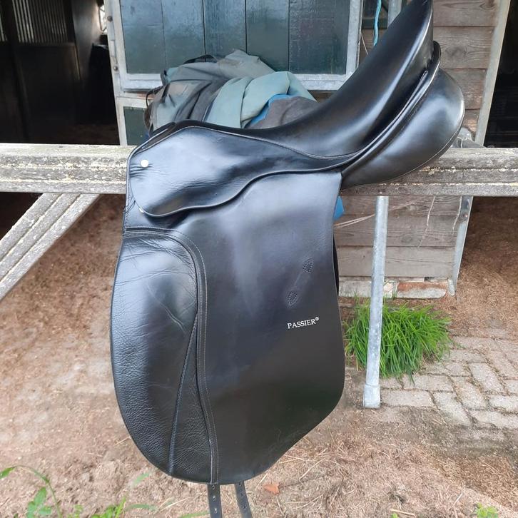 Passier Grand Gilbert 18inch Dressuurzadel, Dieren en Toebehoren, Paarden en Pony's | Zadels, Gebruikt, Dressuur, Ophalen of Verzenden