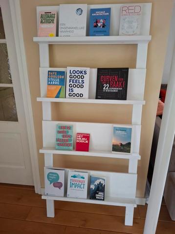 Boekenrek / Wandrek wit hout van WOOOD beschikbaar voor biedingen